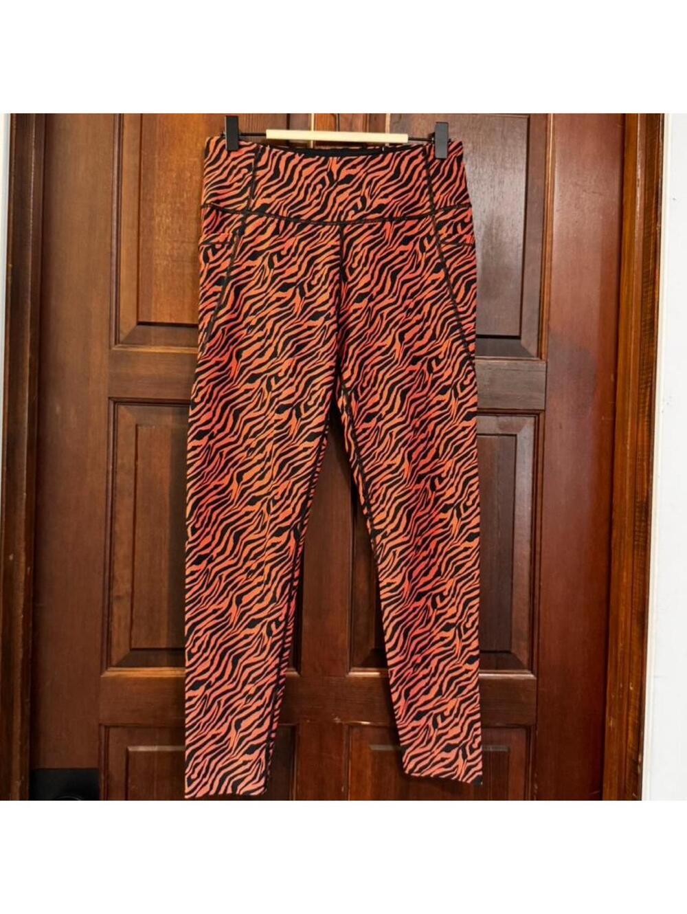 Victoria's Secret Women's Medium tiger Legging